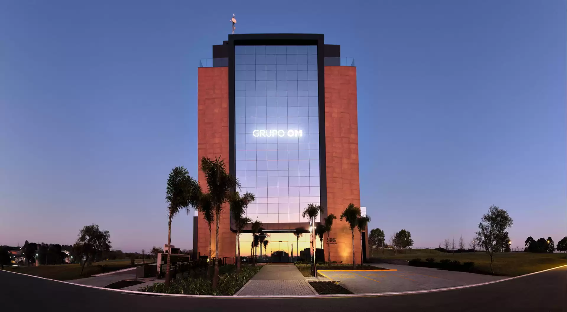 FachadaGrupoOM-01-v05-FINAL 1 (1)